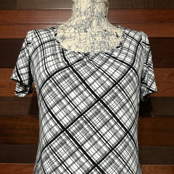 Covington Scoop Neck Short Sleeve Black and White Striped Blouse - Picture 4 of 10